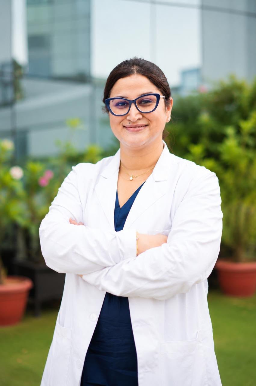 Dr. Kanishka Dua speaking at a podium during a professional dental event.